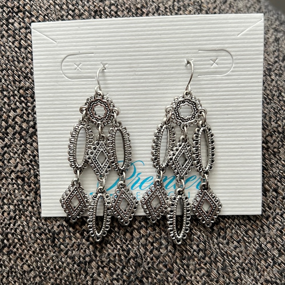 NWT Premier Designs Silver Drop Earrings